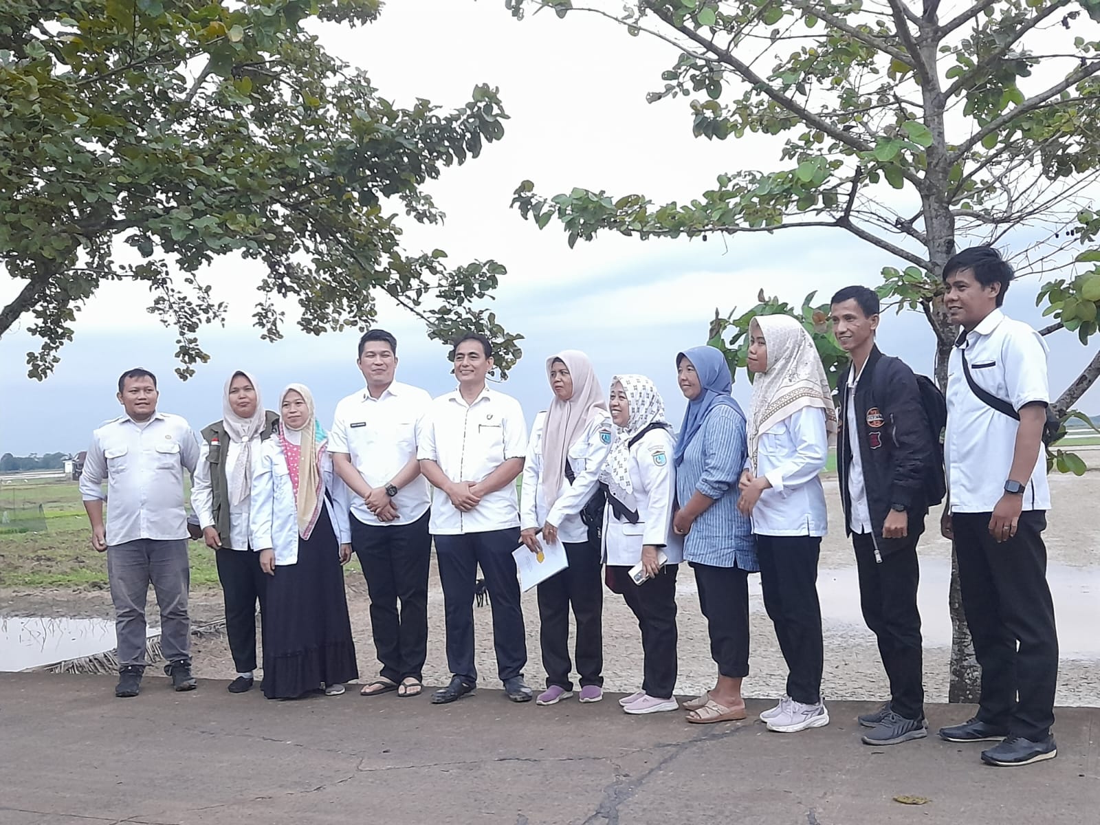 Polisi Ikut Cek Sawah Kekeringan di Desa Sungai Rotan