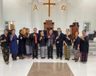 Kesaksian dari Salib yang Menggetarkan Hati: Yesus Bukan Sekadar Manusia, Ia Anak Allah