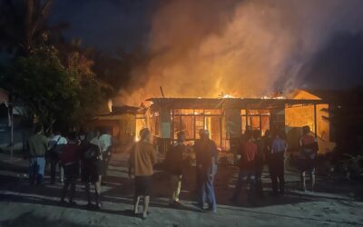 Sijago Merah Lalap Rumah dan 4 Unit Sepeda motor di Pantai Labu
