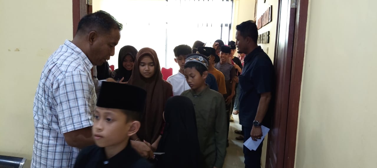 Sat Narkoba Polresta Deli Serdang Berikan Santunan kepada Anak Yatim Piatu
