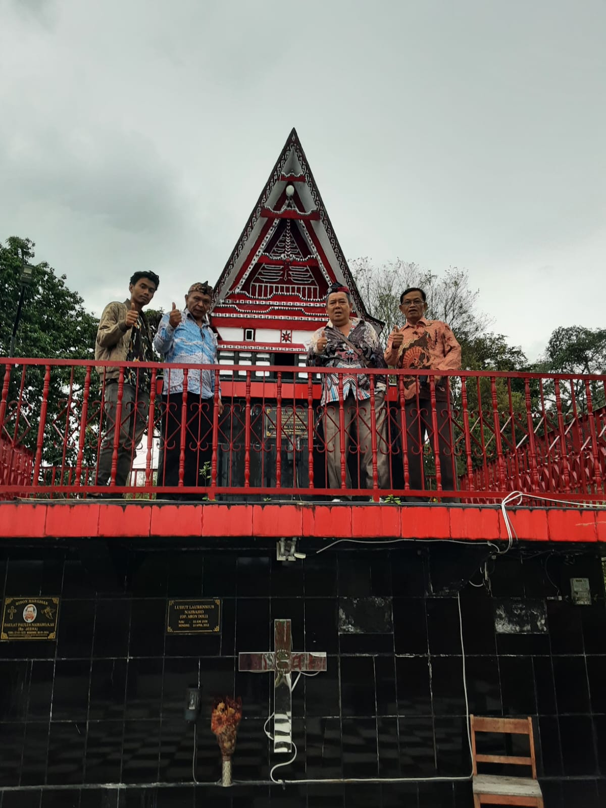 KETURUNAN OPUNG SINDAK SITANGGANG JIARAH KE TUGU OPUNG SINAR NAIBAHO & OPUNG JULIANA BORU NAINGGOLAN LUMBAN RAJA