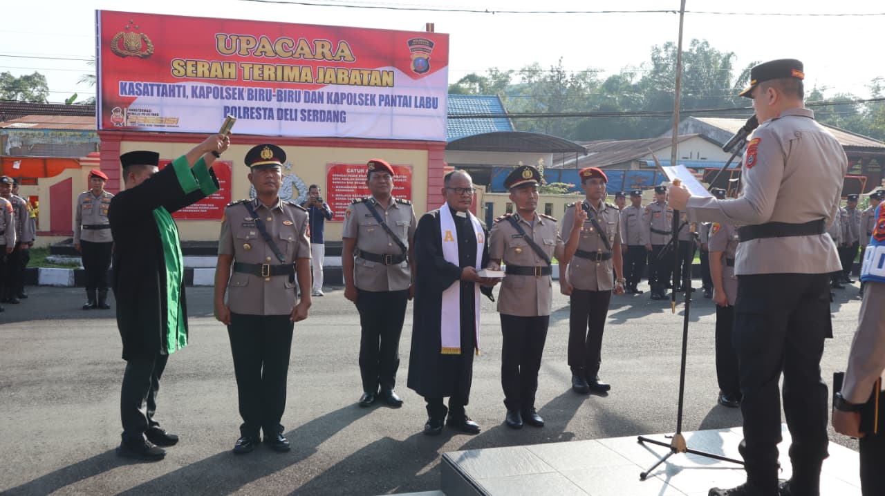Kapolresta Deli Serdang Pimpin Sertijab Kasat Tahti, Kapolsek Biru-Biru dan Kapolsek Pantai Labu Kapolresta Deli Serdang Pimpin Sertijab Kasat Tahti, Kapolsek Biru-Biru dan Kapolsek Pantai Labu
