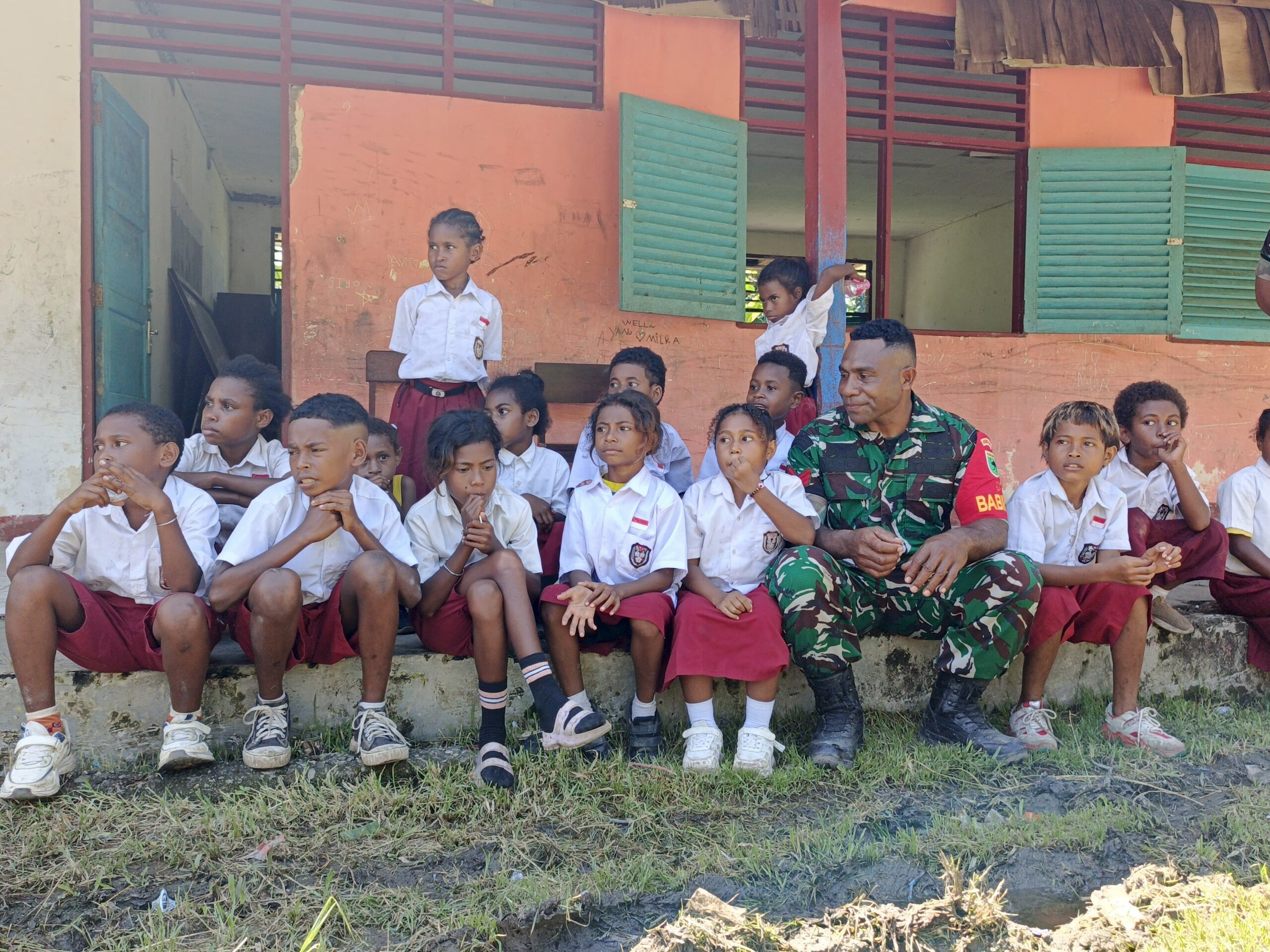TNI Tanamkan Wawasan Kebangsaan kepada Generasi Muda melalui TMMD Ke-128 di Wilayah Kodim 1801/Manokwari