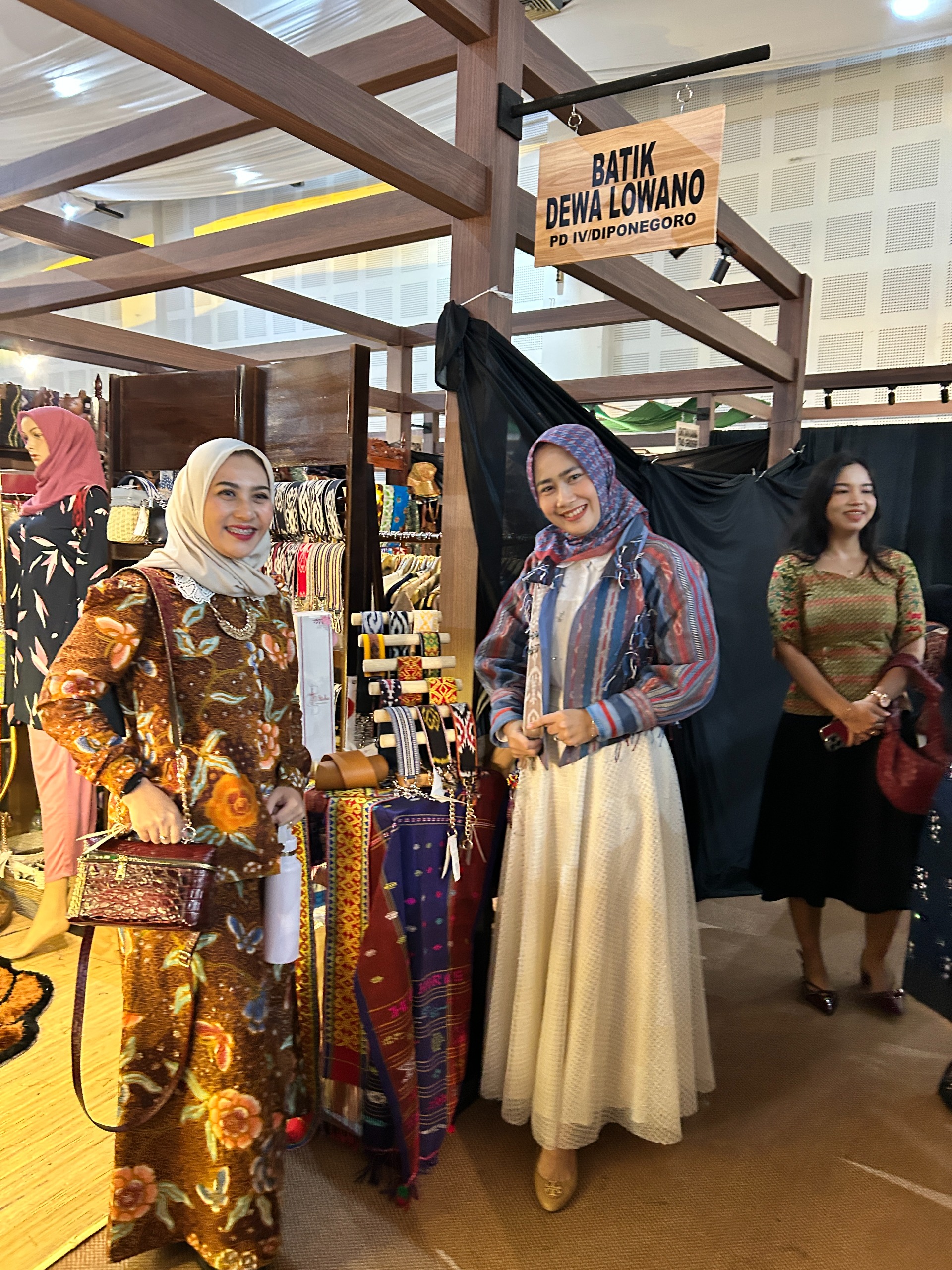 YD Strap Bag Tenun Tutup Pameran dengan Antusiasme Tinggi Dari Rombongan Persit Nusantara