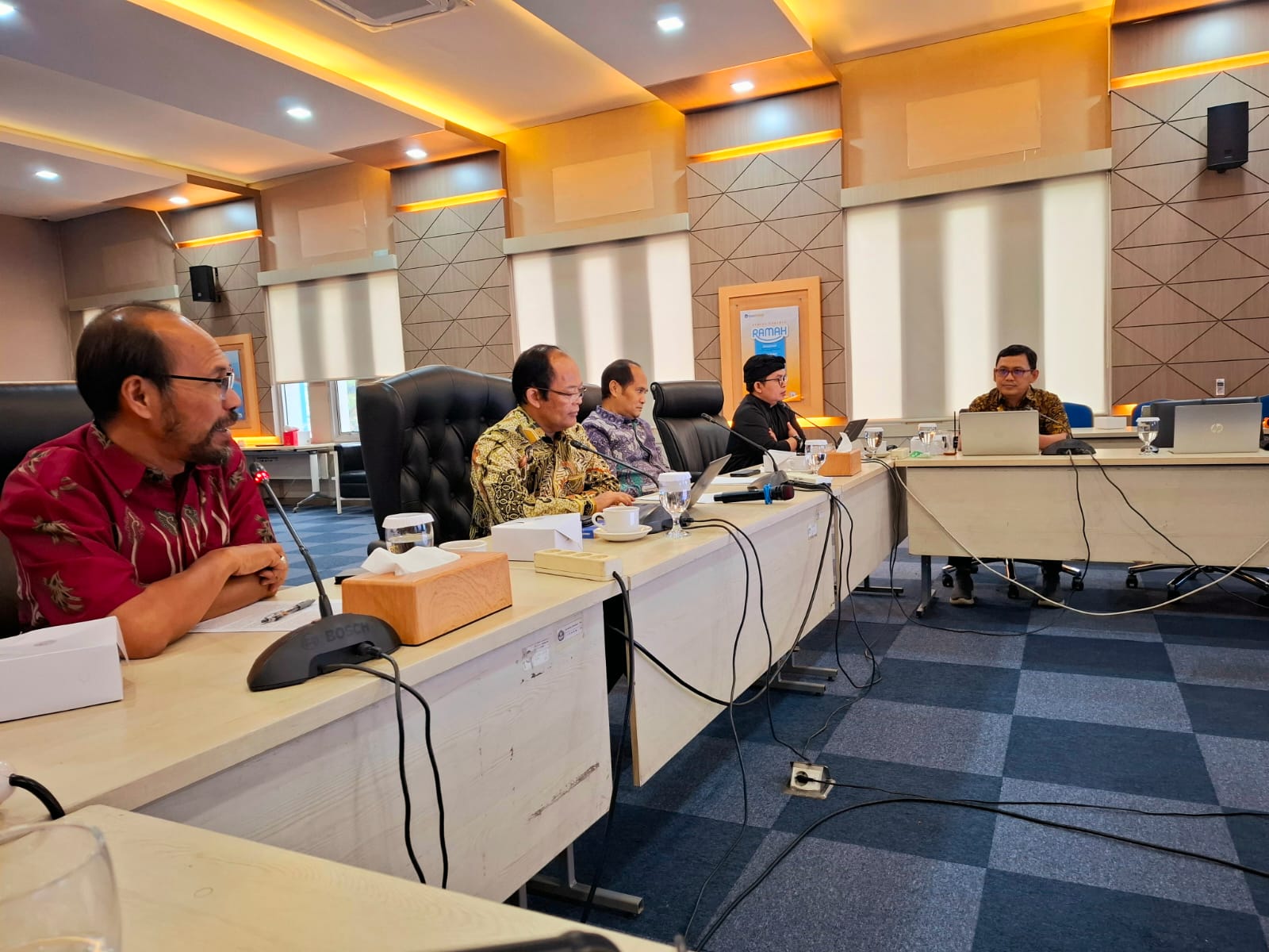 Menjadi Duta Bahasa: BADAN BAHASA INGIN BEKERJA SAMA DENGAN PARA MISIONARIS