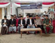 Sekda Ogan Ilir Serahkan Sapi Kurban Presiden Prabowo dan Bupati ke Masjid Al-Bahori Tanjung Raja