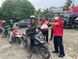 B.O Situngkir Amd.Ip, SH, MH KaRutan Kelas 1 Palembang Bersama Staf Melaksanakan Baksos Dalam Rangka Bulan Puasa Ramadhan 1433H