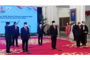 Breaking News: Jokowi Resmi Lantik 5 Menteri dan Wakil Menteri Baru