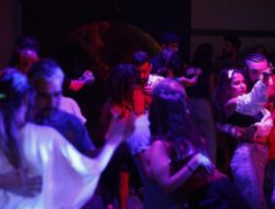 Jauh dari Perang, Warga Suriah Menemukan Ritme Mereka dalam Dansa Ballroom