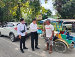 Sat Narkoba Polresta Deli Serdang Bagi Sembako Kepada Masyarakat