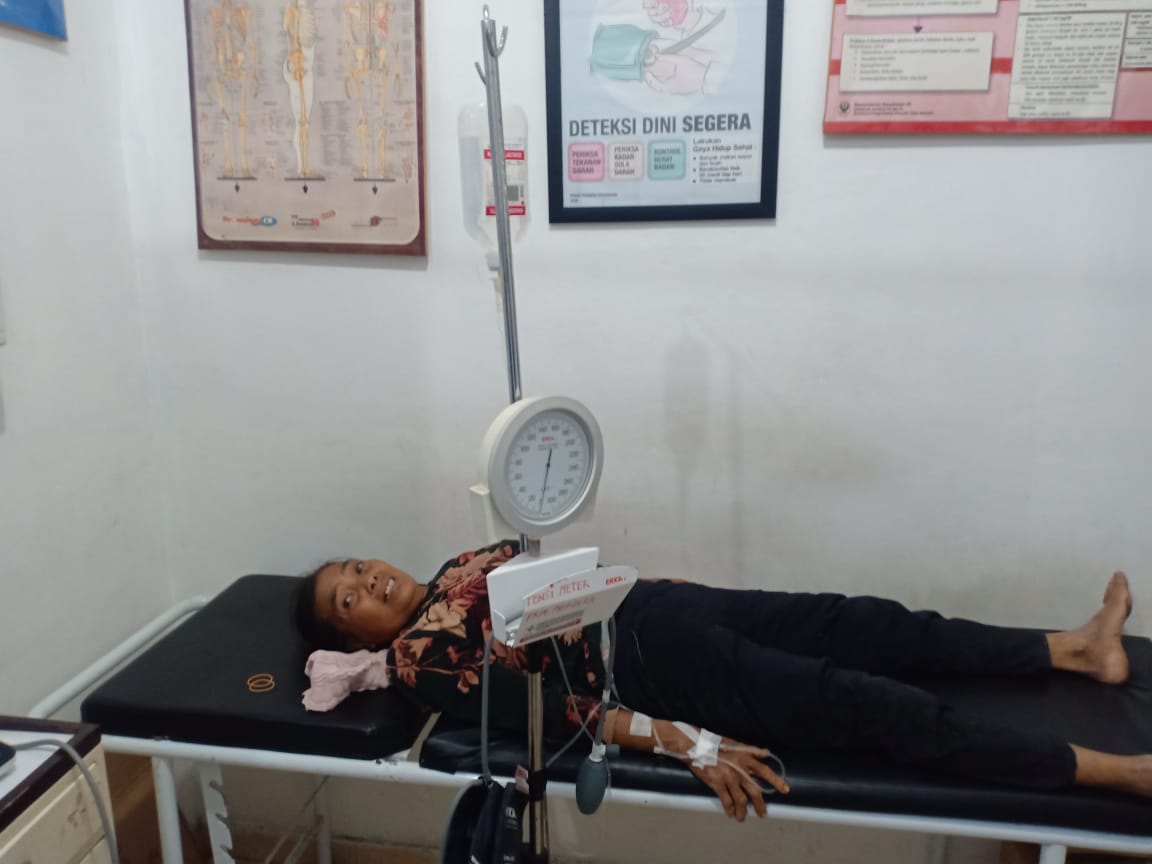 Dinding Pembatas Puskesmas Merdeka Palembang Ambruk, Dua Pedagang Pasar Terluka