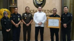 Jaksa Agung ST Burhanuddin Antar Kejaksaan RI Raih Predikat “AA”, Bukti Reformasi Hukum Makin Kokoh Jaksa Agung ST Burhanuddin Antar Kejaksaan RI Raih Predikat “AA”, Bukti Reformasi Hukum Makin Kokoh