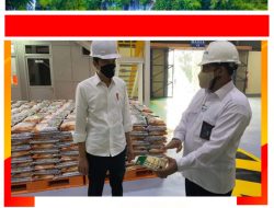 Kunjungi Kompleks Pergudangan Badan Urusan Logistik (Bulog), Presiden Pastikan Stok Beras Nasional Mencukupi