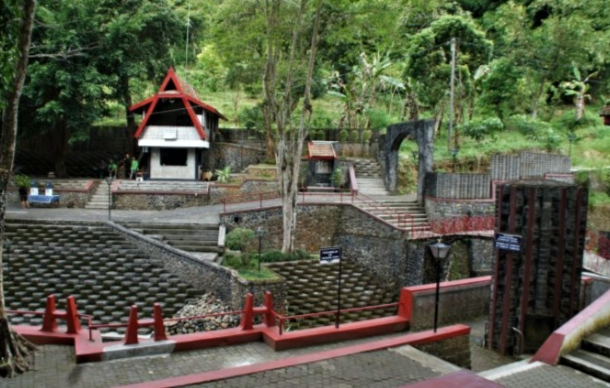 Gua Maria Bunda Sang Penebus Batu Putih: Oase Berkat di Tepian Sungai Lengkayap, Tanah Ogan, Sumsel Gua Maria Bunda Sang Penebus Batu Putih: Oase Berkat di Tepian Sungai Lengkayap, Tanah Ogan, Sumsel