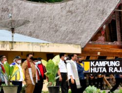 Presiden Joko Widodo Tanam Kacang Macadamia di Desa Simangulampe