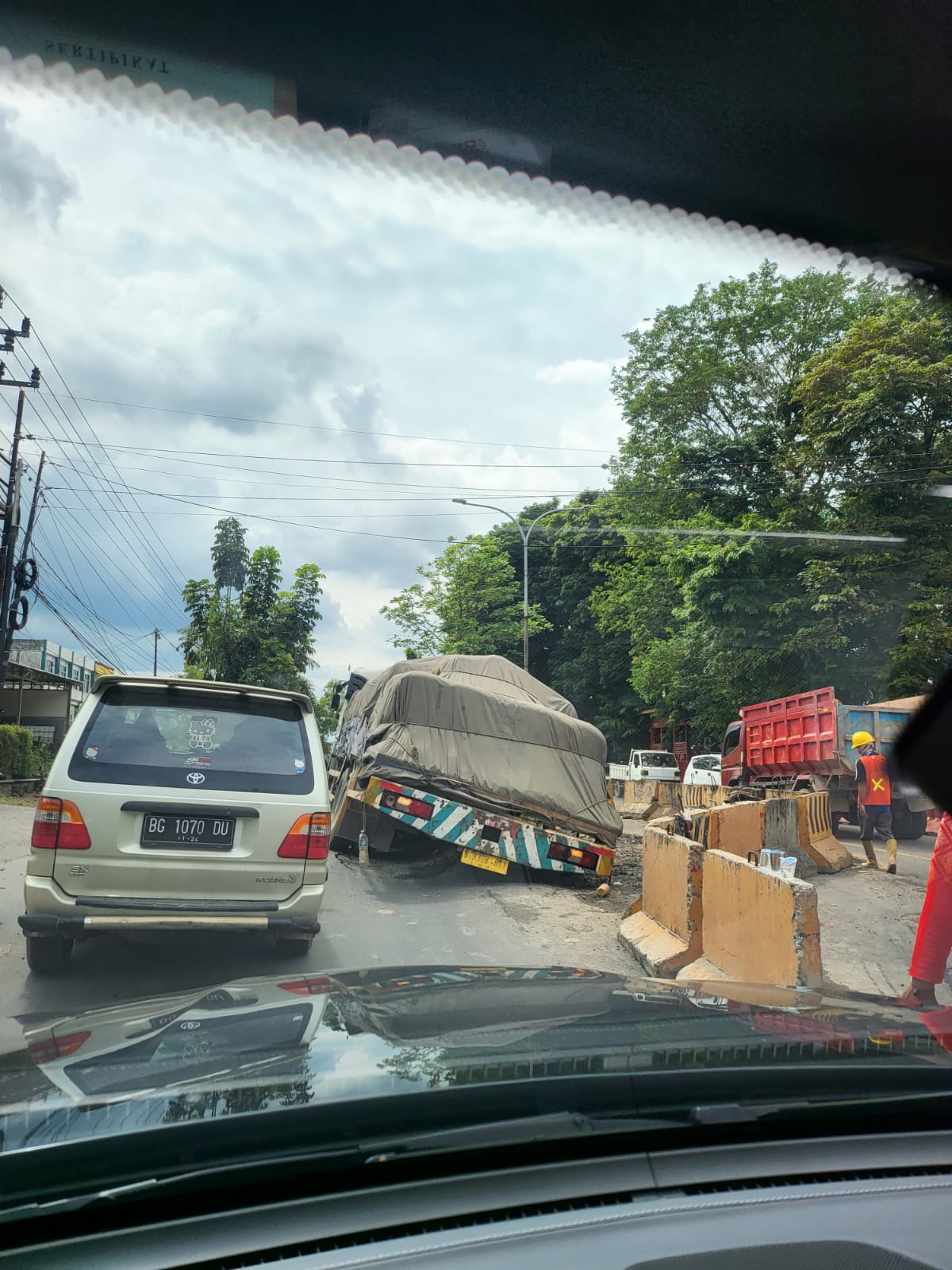 Tanggung Jawab Siapakah Kemacetan Panjang Di Jalan Patal Pusri Palembang ...??? Tanggung Jawab Siapakah Kemacetan Panjang Di Jalan Patal Pusri Palembang ...???