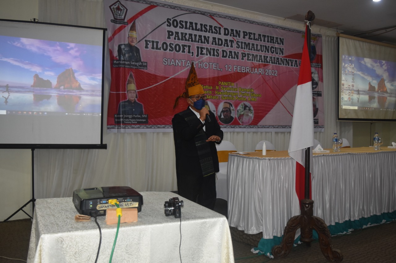 DEWAN PIMPINAN CABANG PARTUHA MAUJANA SIMALUNGUN KOTA PEMATANGSIANTAR GELAR SOSIALISASI DAN PELATIHAN PAKAIAN ADAT.