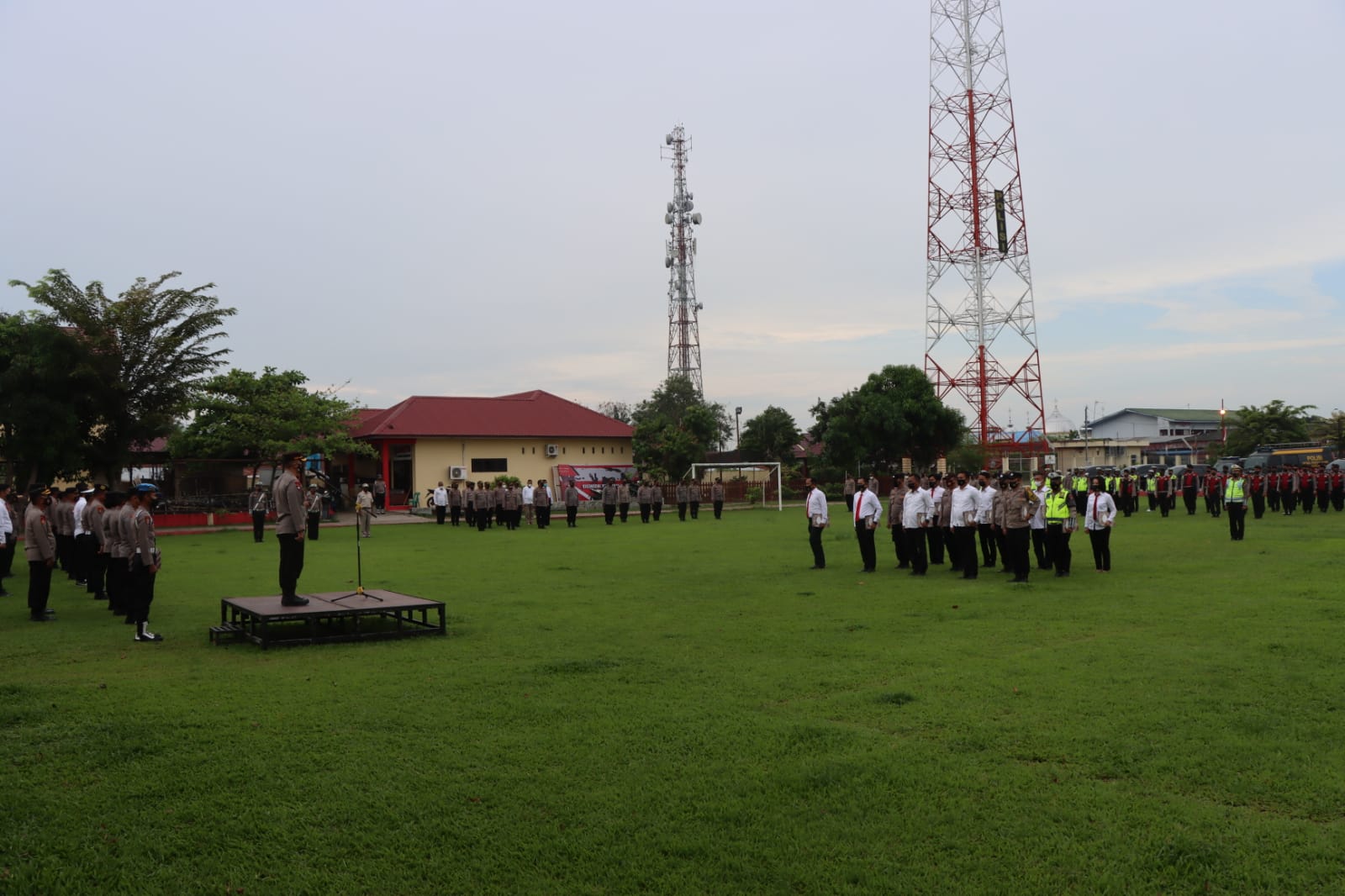 Kapolresta Deli Serdang Anugerahkan Reward Kepada Personil Berprestasi