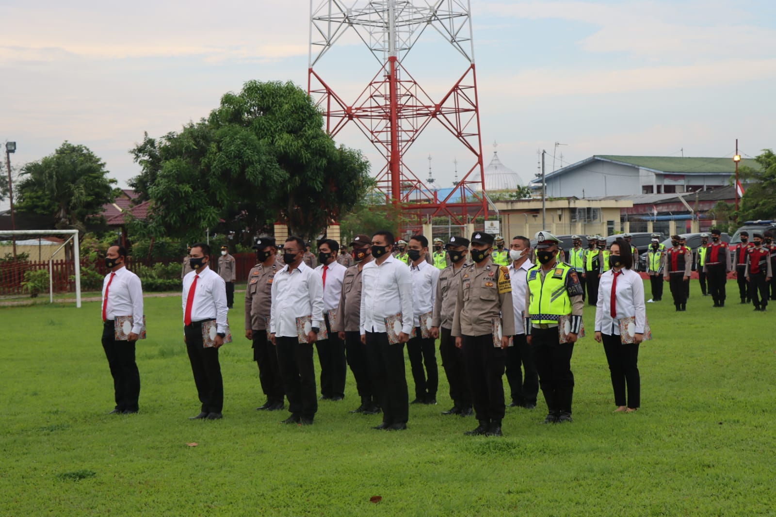 Kapolresta Deli Serdang Anugerahkan Reward Kepada Personil Berprestasi