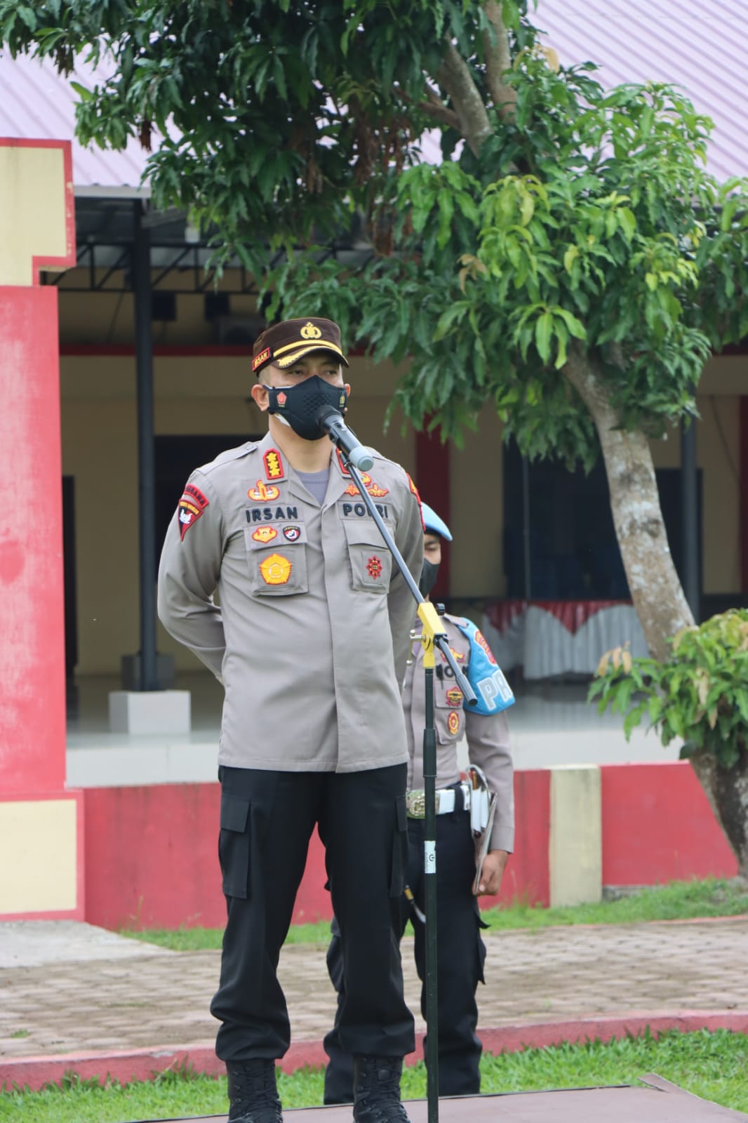Kapolresta Deli Serdang Anugerahkan Reward Kepada Personil Berprestasi