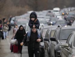 Pasukan Rusia Bidik Kyiv saat 150.000 Orang Ukraina Melarikan Diri