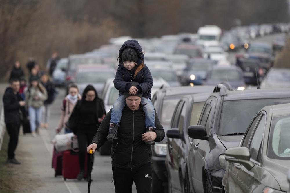 Pasukan Rusia Bidik Kyiv saat 150.000 Orang Ukraina Melarikan Diri