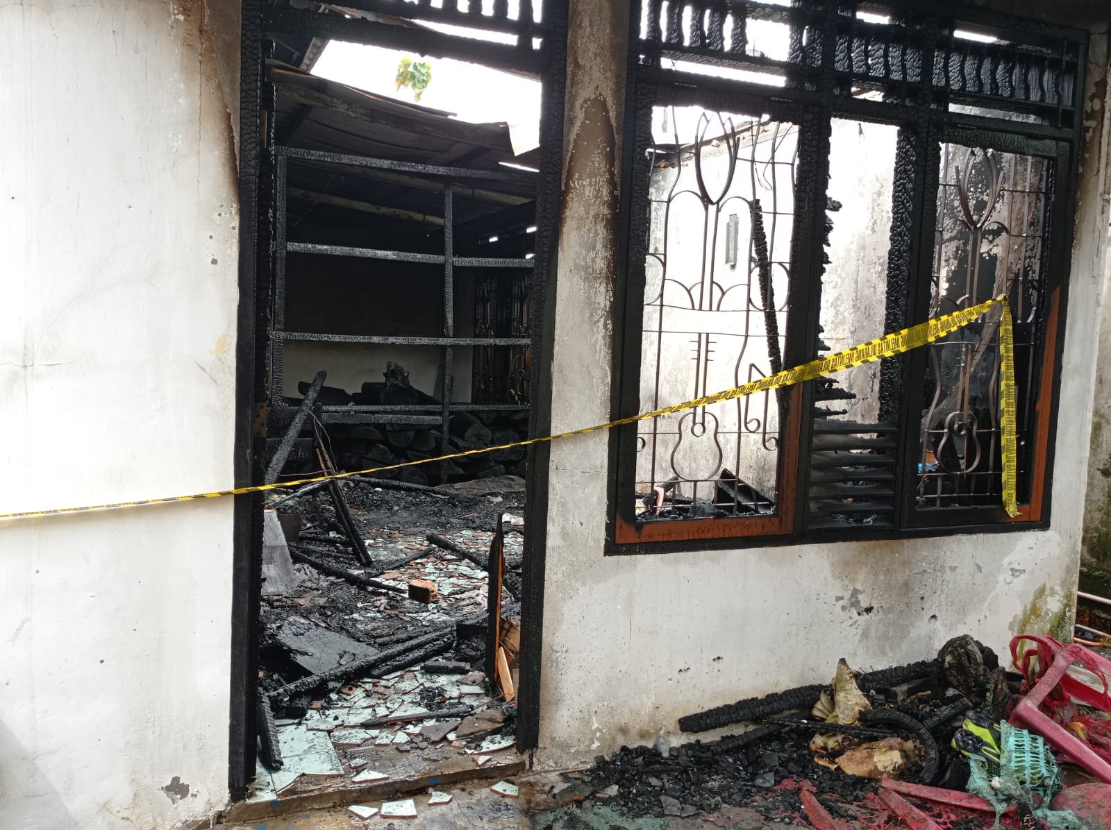 Kebakaran Menghanguskan Satu Ruangan yang Berada di Lingkup Gereja Katolik Santo Petrus