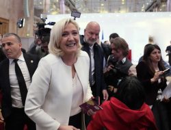 Le Pen dari Prancis Peringatkan agar Tidak Kirim Senjata ke Ukraina