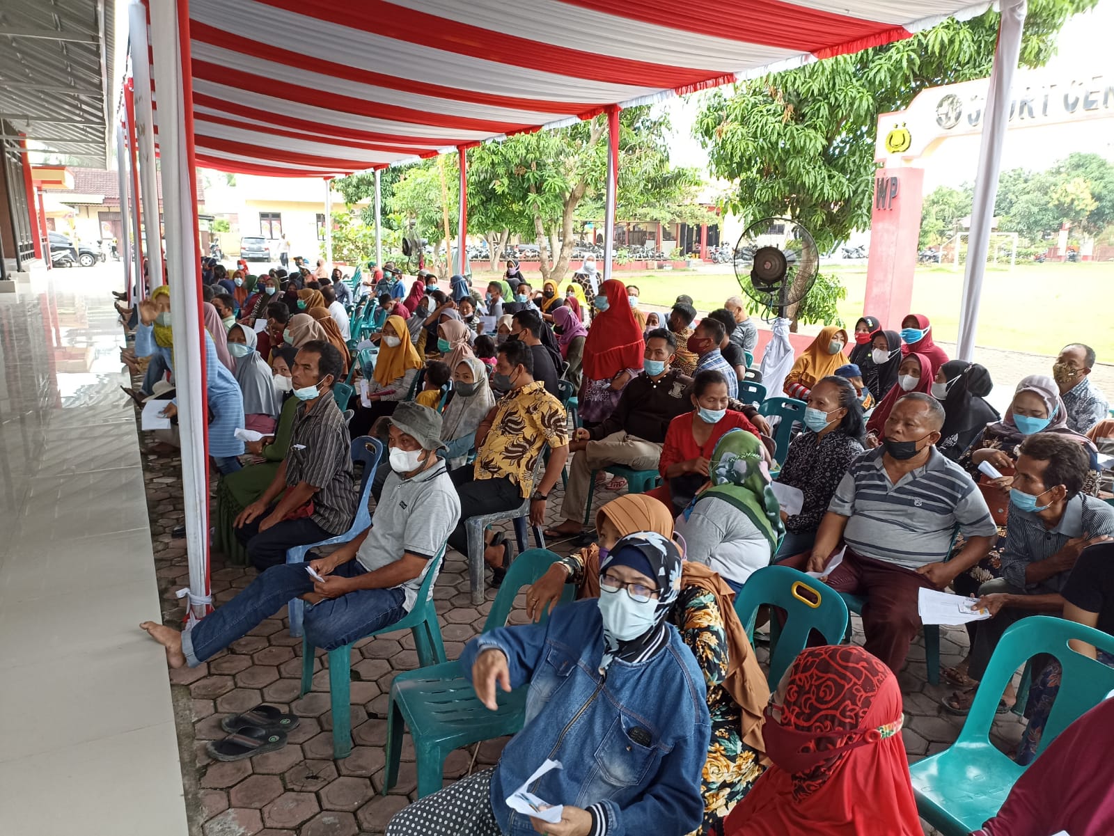 Polresta Deli Serdang Laksanakan Pendistribusian Penyaluran Bantuan Tunai Kepada PKL Dan Warung Serta Nelayan (BTPKLWN)