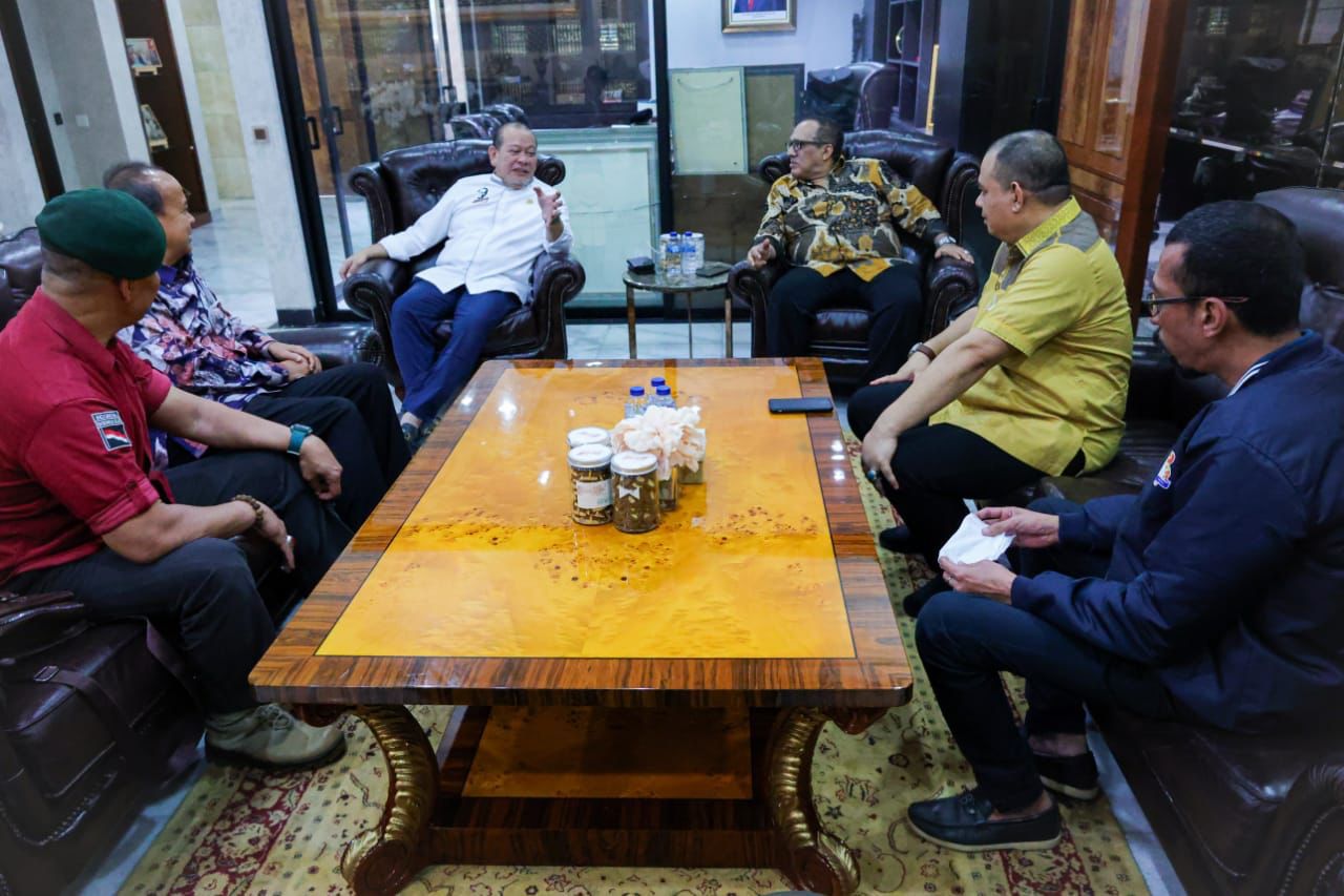 Silaturahmi ke Ketua DPD RI, Ruslan Buton Prihatin dengan Kondisi Bangsa