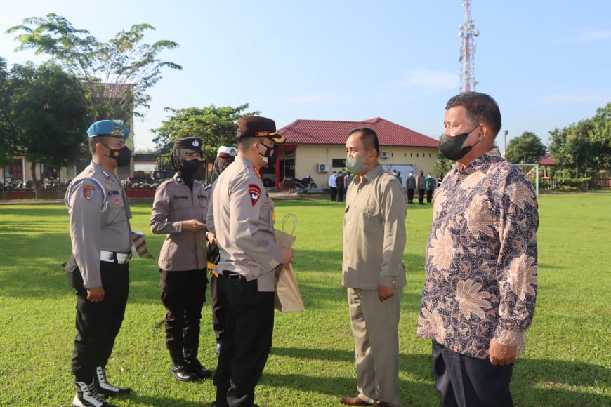 Kapolresta Deli Serdang Pimpin Upacara Purna Bakti Dan Pemberian Reward Kepada Personil Berprestasi