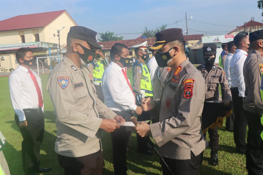 Kapolresta Deli Serdang Pimpin Upacara Purna Bakti Dan Pemberian Reward Kepada Personil Berprestasi