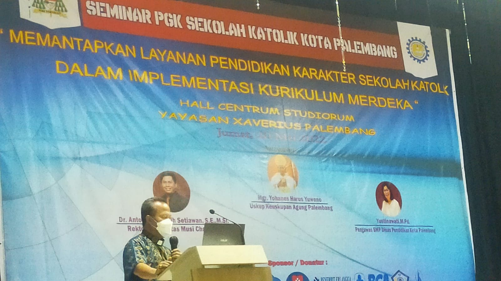 Uskup Agung Palembang Sebagai Narasumber Seminar Layanan Pendidikan Karakter