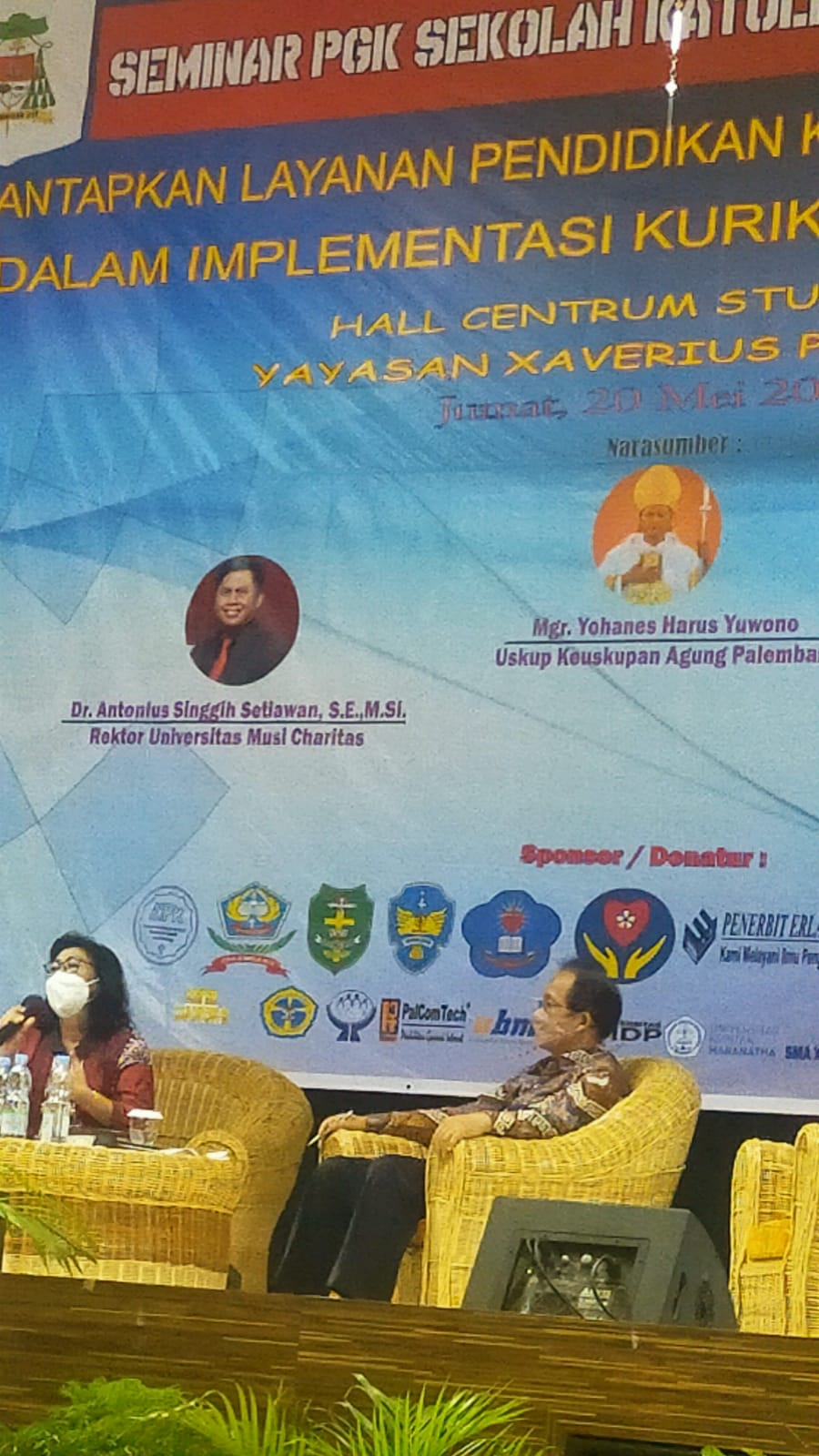 Uskup Agung Palembang Sebagai Narasumber Seminar Layanan Pendidikan Karakter