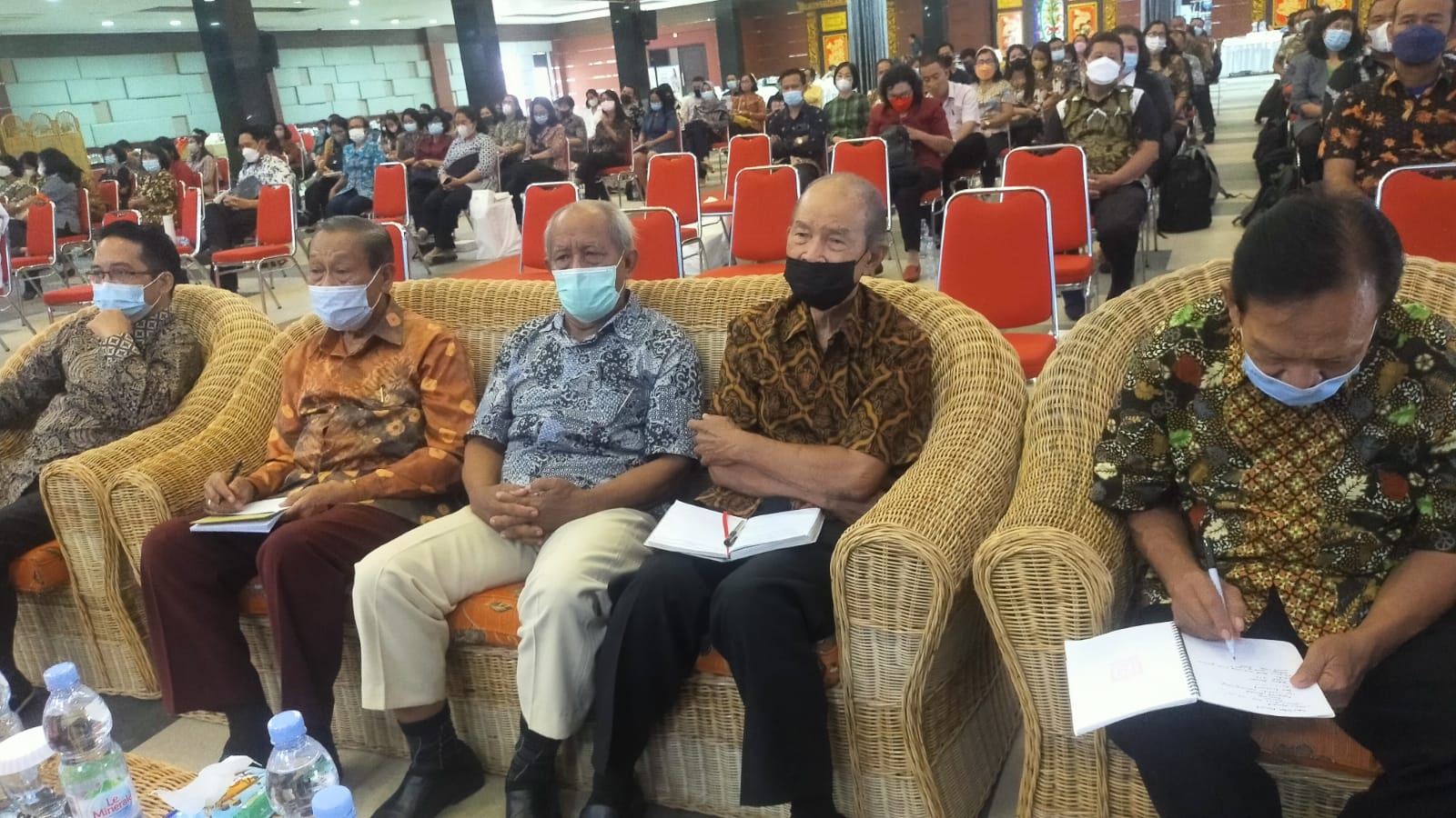 Uskup Agung Palembang Sebagai Narasumber Seminar Layanan Pendidikan Karakter