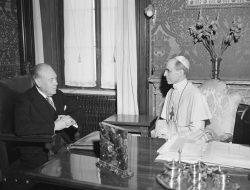 Arsip Paus Pius XII Vatikan mulai Menjelaskan Paus Perang Dunia II