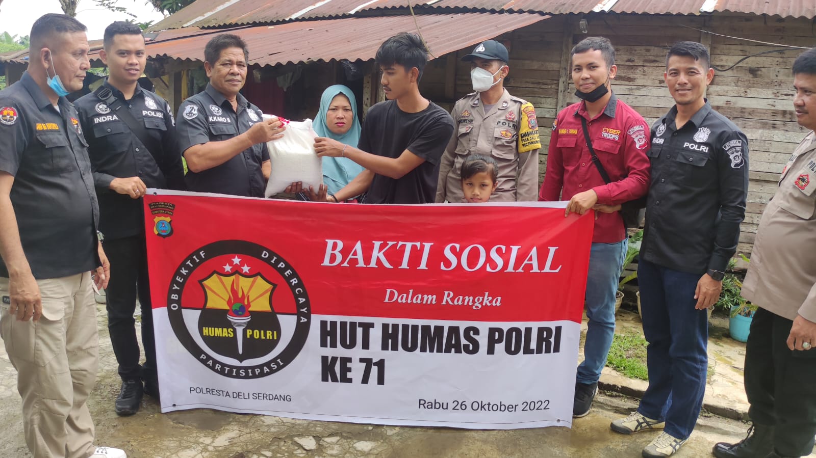 Sambut HUT Humas Polri Ke-71, Polresta Deli Serdang Bagikan Sembako Ke Anak Yatim Dan Kaum Duafa