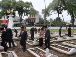 Kapolresta Deli Serdang Pimpin Upacara Tabur Bunga Di TMP Lubuk Pakam