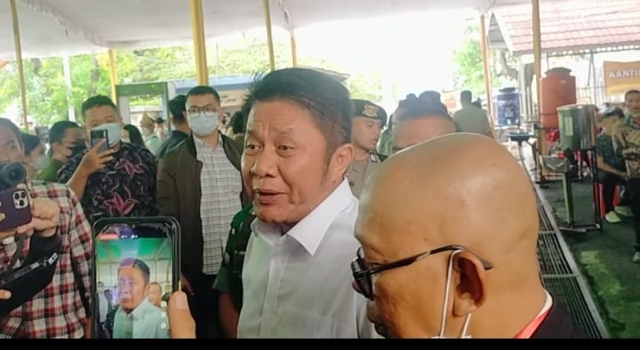 HERMAN DERU UCAPKAN SELAMAT NATAL DI GEREJA SANTO YOSEPH PALEMBANG