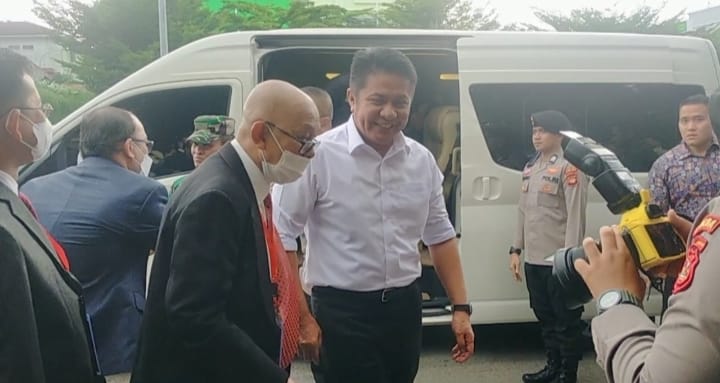 HERMAN DERU UCAPKAN SELAMAT NATAL DI GEREJA SANTO YOSEPH PALEMBANG