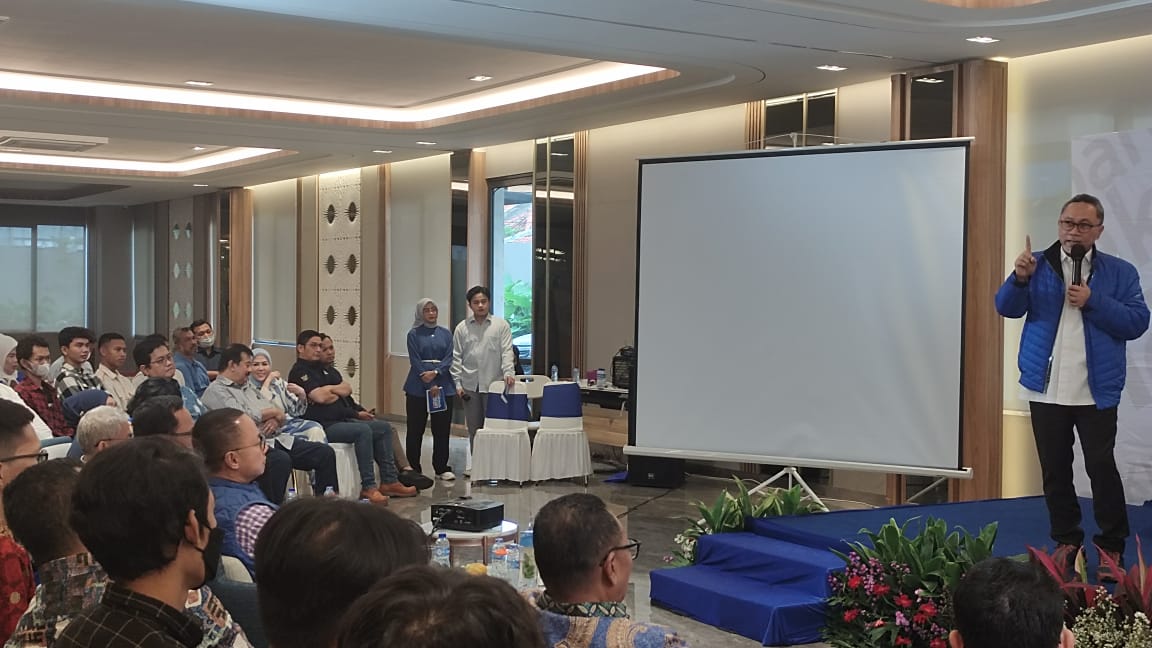 Mendag Zulkifli Hasan Kuliah Umum di DPP PAN, Buat Crisis Center Untuk Atasi Kelangkaan Minyak Mendag Zulkifli Hasan Kuliah Umum di DPP PAN, Buat Crisis Center Untuk Atasi Kelangkaan Minyak