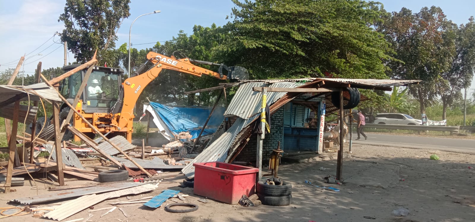 34 Bangunan Dilokasi Sport Center Di Buldozer