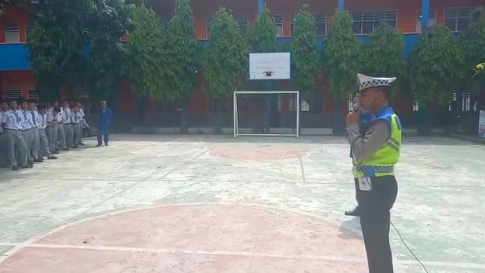 Police Goes To School Sat Lantas Polresta Deli Serdang, Sampaikan Himbauan Kamtibmas Kepada Pelajar. Police Goes To School Sat Lantas Polresta Deli Serdang, Sampaikan Himbauan Kamtibmas Kepada Pelajar.