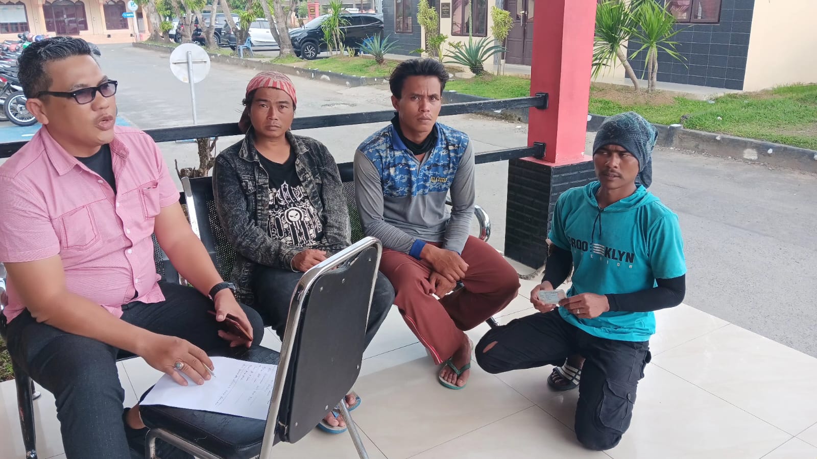 Sat Intelkam Polresta Deli Serdang Bantu 3 Warga Bandung Terlantar
