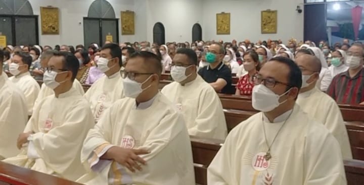 100 Tahun SCJ Di Indonesia : Dengan Hati Yang Terbuka, Berjalan Bersama Gereja Lokal