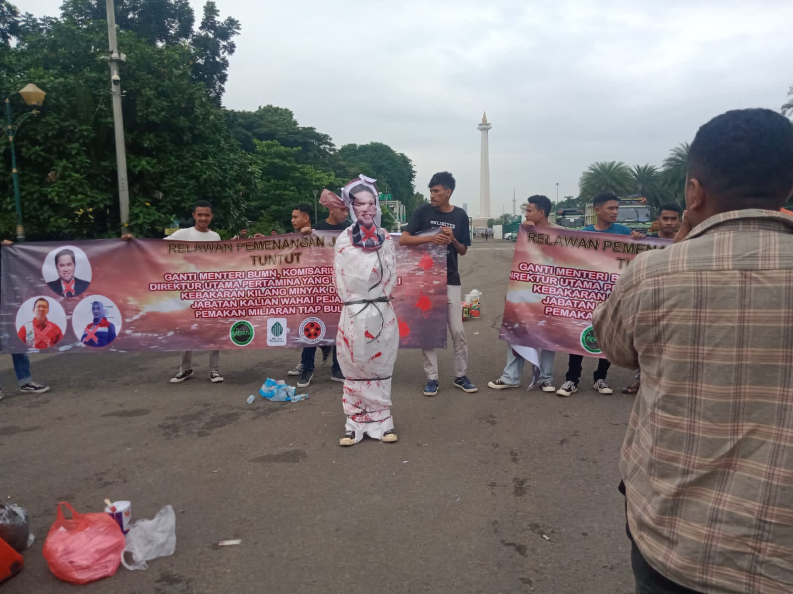 Relawan Pemenangan Jokowi Demo Istana Negara Tuntut Dirut Utama PT Pertamina dan Menteri BUMN Diganti