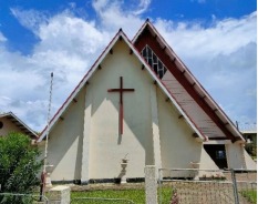 Perutusan Misi di Suriname Sampan Kecil di Tepi Aliran Sungai Nickerie