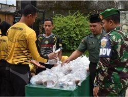 Jelang Buka Puasa, Jasdam II/Sriwijaya Bagi-Bagi Takjil