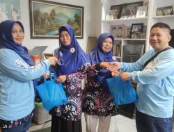 Sesi ke II Berkah Ramadhan, Relawan Erick Thohir (ETOR) Bagi-Bagi Bingkisan di Cakung Jakarta Timur 