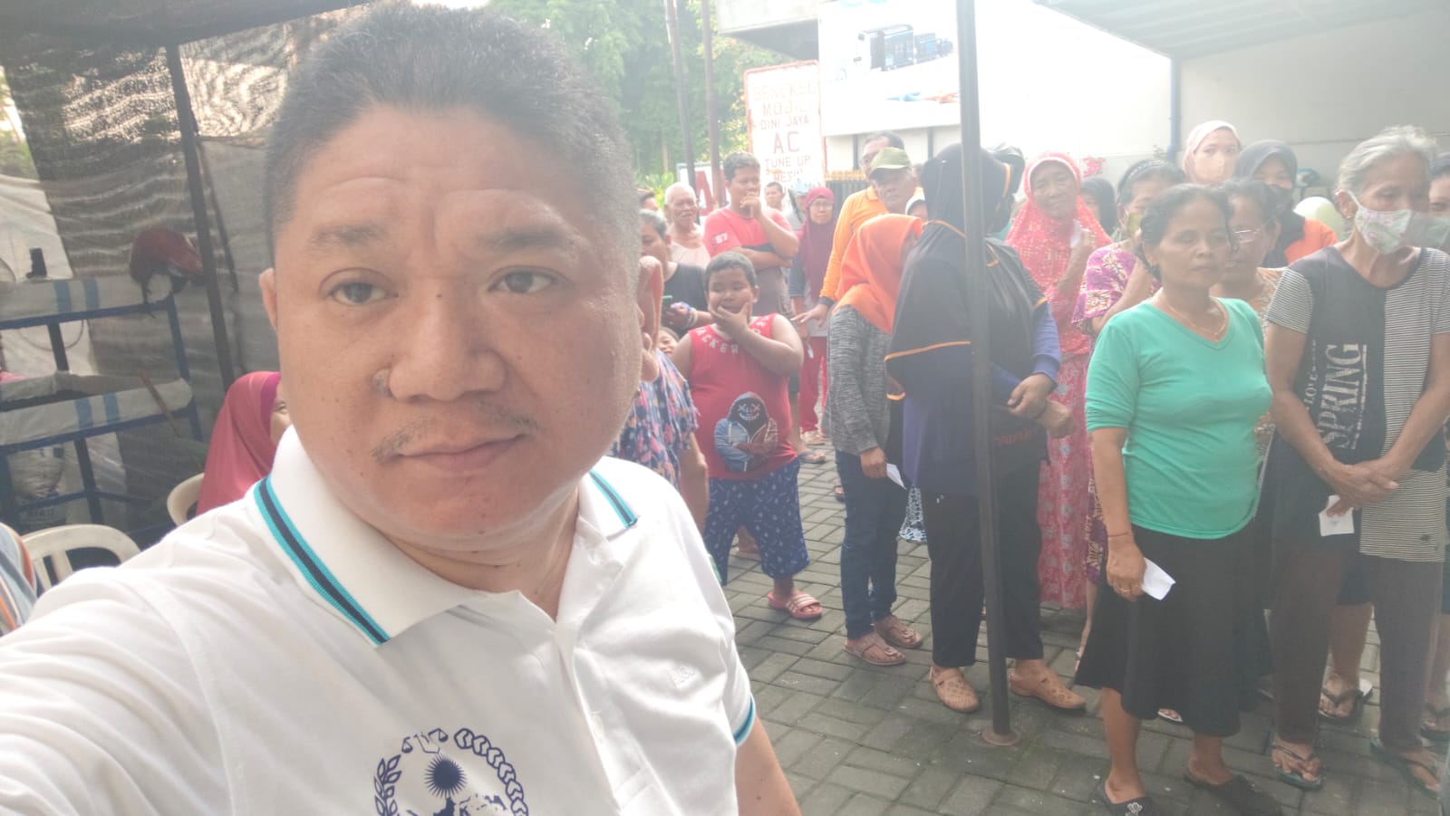 Crazy Rich Solo Diah Warih Bagi-Bagi Beras 1 Ton Saat HUT ke 43 dan Pendirian Perhimpunan UKM Indonesia Crazy Rich Solo Diah Warih Bagi-Bagi Beras 1 Ton Saat HUT ke 43 dan Pendirian Perhimpunan UKM Indonesia
